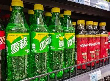 告别60年历史，雪碧宣布永久放弃标志性绿瓶!-第1张图片-腾赚网